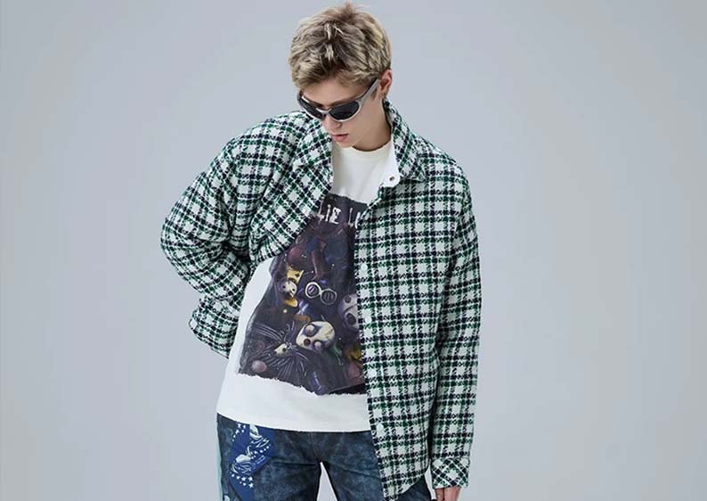 标识刺绣格纹羽绒服