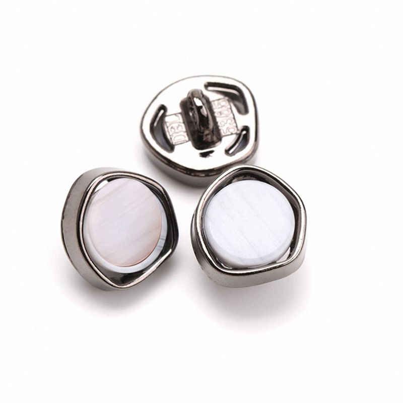 小香风金属珍珠扣