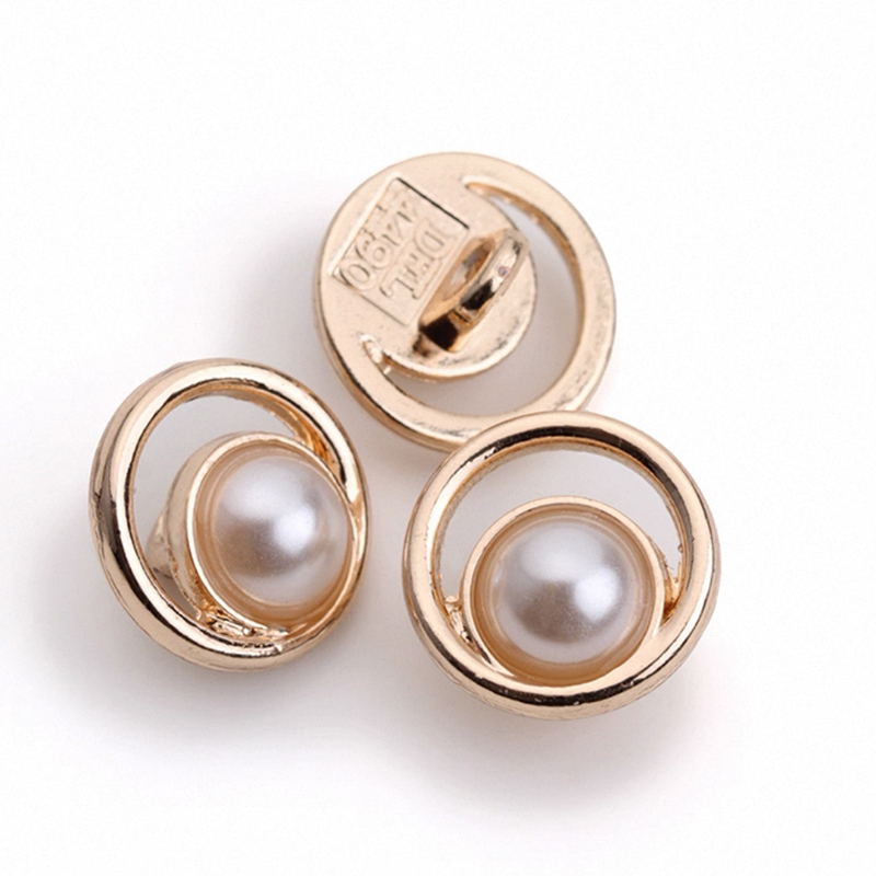 小香风金属珍珠扣