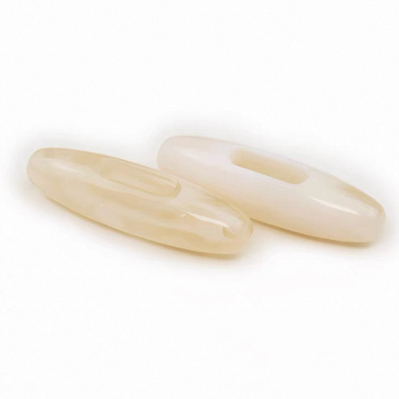 奶油风树脂云纹牛角扣